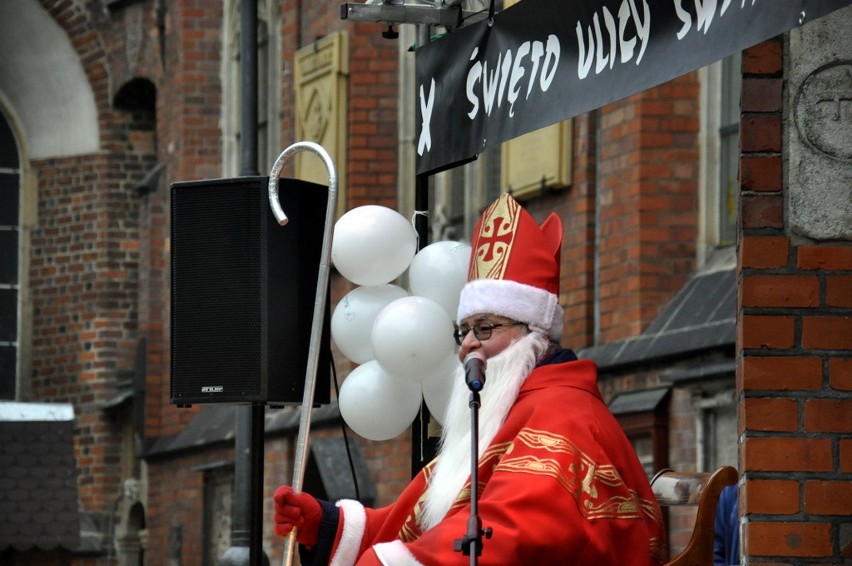 Święto ulicy św. Mikołaja. Tańce, balony i cukierki dla dzieci (ZDJĘCIA)