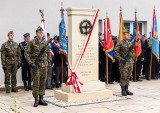 Klimontów. Pomnik przypomina historię o lotnisku i pilotach, o czym wie niewielu mieszkańców