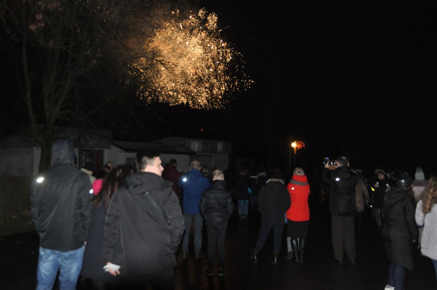 Sylwester w Ożarowie. Mieszkańcy przywitali Nowy Rok