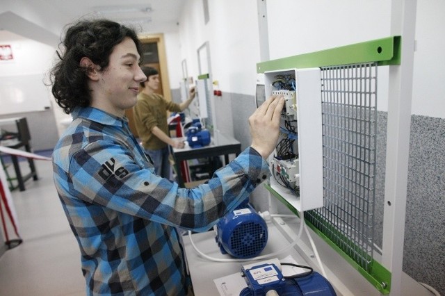 &#8211; Świetnie, że szkoła się tak rozwija. To laboratorium wygląda bardzo profesjonalnie &#8211; mówi Mateusz Golomb, uczeń "elektryczniaka&#8221;.