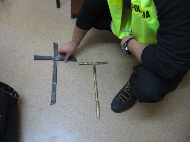 34-letni mieszkaniec powiatu rypińskiego kradł krzyże z grobów