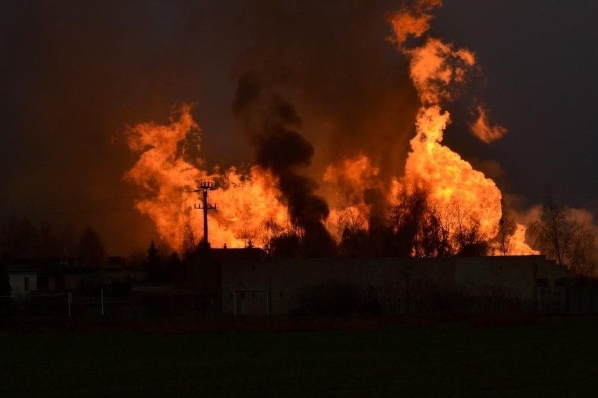 Janków Przygodzki: Wybuch gazociągu - płoną domy. 13 osób w szpitalach [ZDJĘCIA, FILM]
