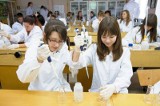 Uczniowie odkrywali tajemnice wody w uniwersyteckim laboratorium 