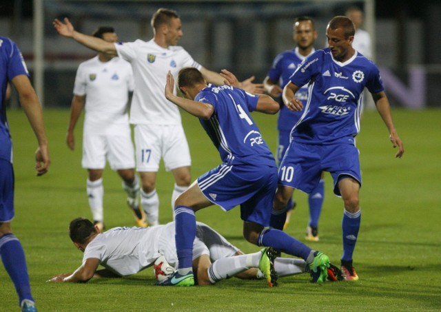 Ruch zagrał w Mielcu bez nowych piłkarzy i przegrał ze Stalą 0:1.