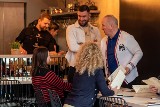 Sushi Lab w Kielcach już działa! Tak wyglądało otwarcie restauracji należącej do popularnego piłkarza Kamila Sylwestrzaka. Były znane osoby