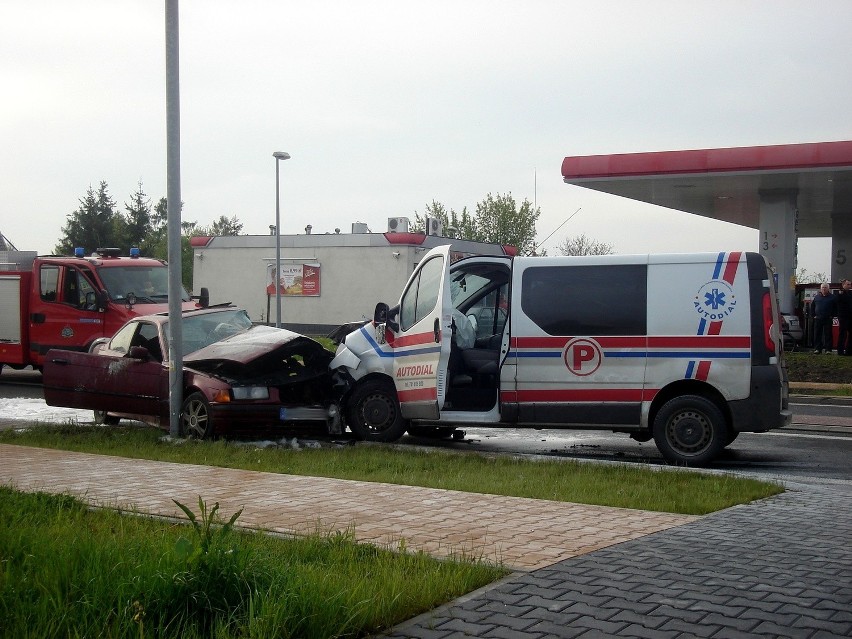 Ambulans miał zabrać pacjentów na dializy do Radomia