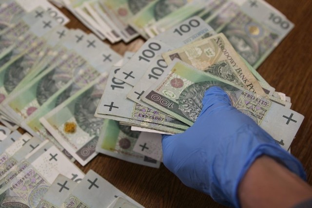 Podczas zatrzymania podejrzanego kielczanina policjanci znaleźli w jego domu ponad 18 tysięcy złotych