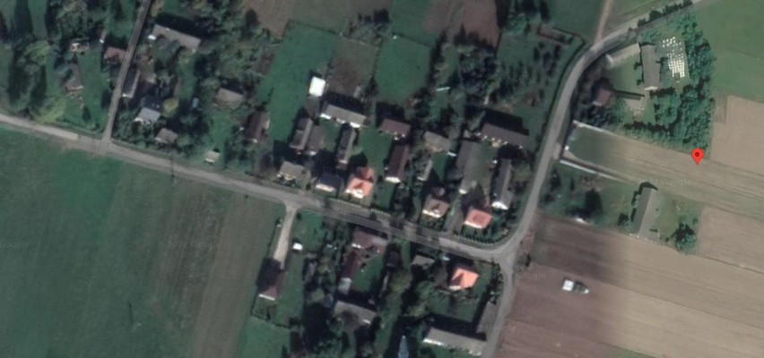 Huta Jabłonowa to wieś położona w gminie Łopuszno. Liczy 45...