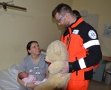 Mieszkanka Bolszewa urodziła dziecko w karetce. Poród przyjęli ratownicy medyczni z Wejherowa [zdjęcia]