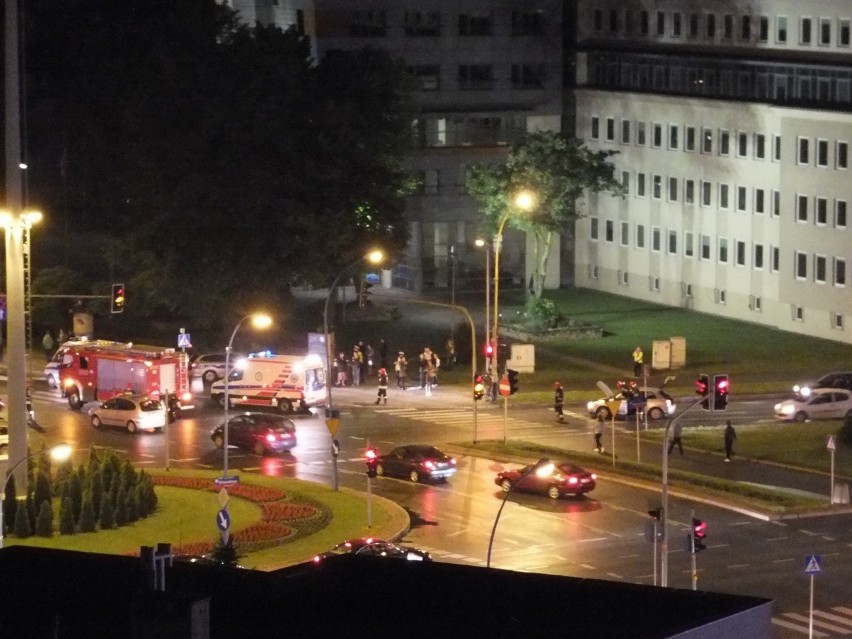 Zderzenie na rondzie w Rzeszowie. 18-latek wjechał pod prąd