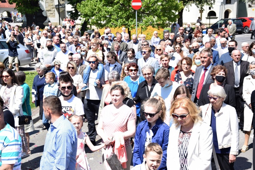 Procesja Bożego Ciała w Żywcu. Górale przykładają wielką...