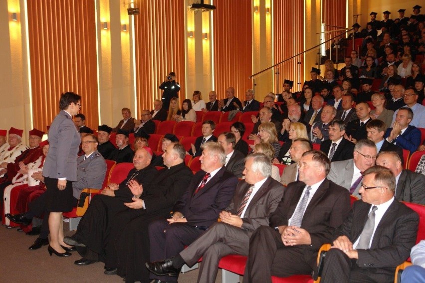 Trzy tysiące studentów rozpoczęło rok akademicki w...