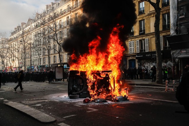 Protesty we Francji. Prawie milion osób na ulicach