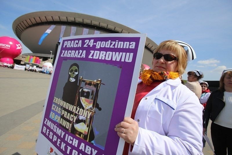 Protest i strajk pielęgniarek w Katowicach pod Spodkiem 22...