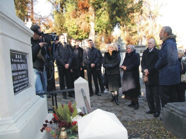 Pomnikiem Marcina Łukasiewicza będą się opiekować uczniowie przemyskiego Zespołu Szkół Mechanicznych i Drzewnych.