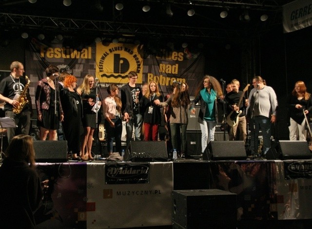 Uczestnicy Magda Piskorczyk Masterclass po koncercie finałowym Bluesa nad Bobrem 2013