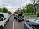 Karambol w Lesznie. Zderzyły się trzy samochody. Jedna osoba trafiła do szpitala