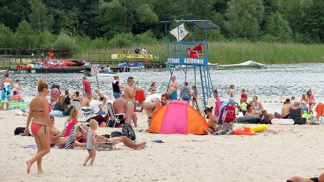 Kto nie ma auta, może nad jezioro Ostrowskie w Przyjezierzu dotrzeć autobusem