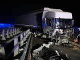 Poważny wypadek ciężarówki na autostradzie A1 w miejscowości Czerniewiczki. Trasa zablokowana