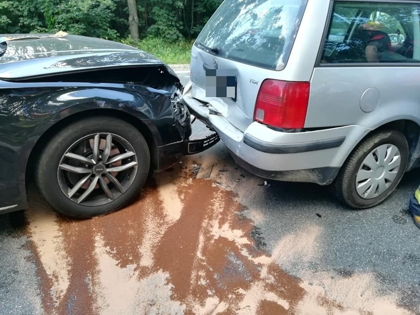 Ostrówek. Wypadek na DK 8. Ogromny korek na drodze Białystok - Augustów po zderzeniu trzech aut [ZDJĘCIA]