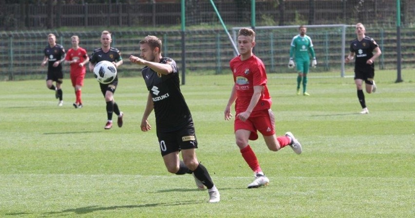 Zdrój Busko-Zdrój rozegrał dobry mecz w Kielcach, ale przegrał z rezerwami Korony 0:1. Meczową piłkę miał Kowalski  