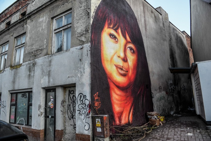 Anna Przybylska na muralu Tusego we Wrzeszczu, jeszcze przed...
