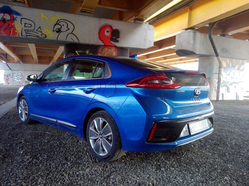 Hyundai Ioniq kontra Toyota Prius. Hybrydowy pojedynek...