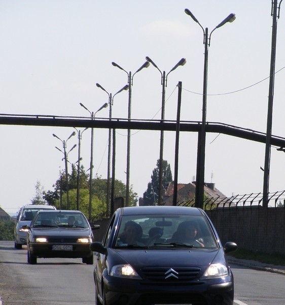 Stojące przy ul. Rudnowskiej latarnie nie zostaną włączone bo należą do cukrowni, ale niebawem pojawią się tu nowe lampy.