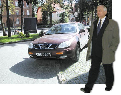 - Byłem na kilku meczach służbowym samochodem - przyznaje wiceprezydent Ełku Tadeusz Zaremba. - Jednak nie jeździłem tam dla przyjemności