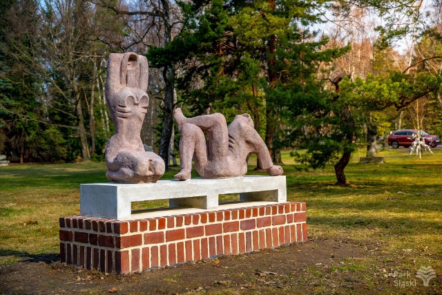 Zakochani I, 1963 - w Galerii Rzeźby Śląskiej w Parku Śląskim w Chorzowie