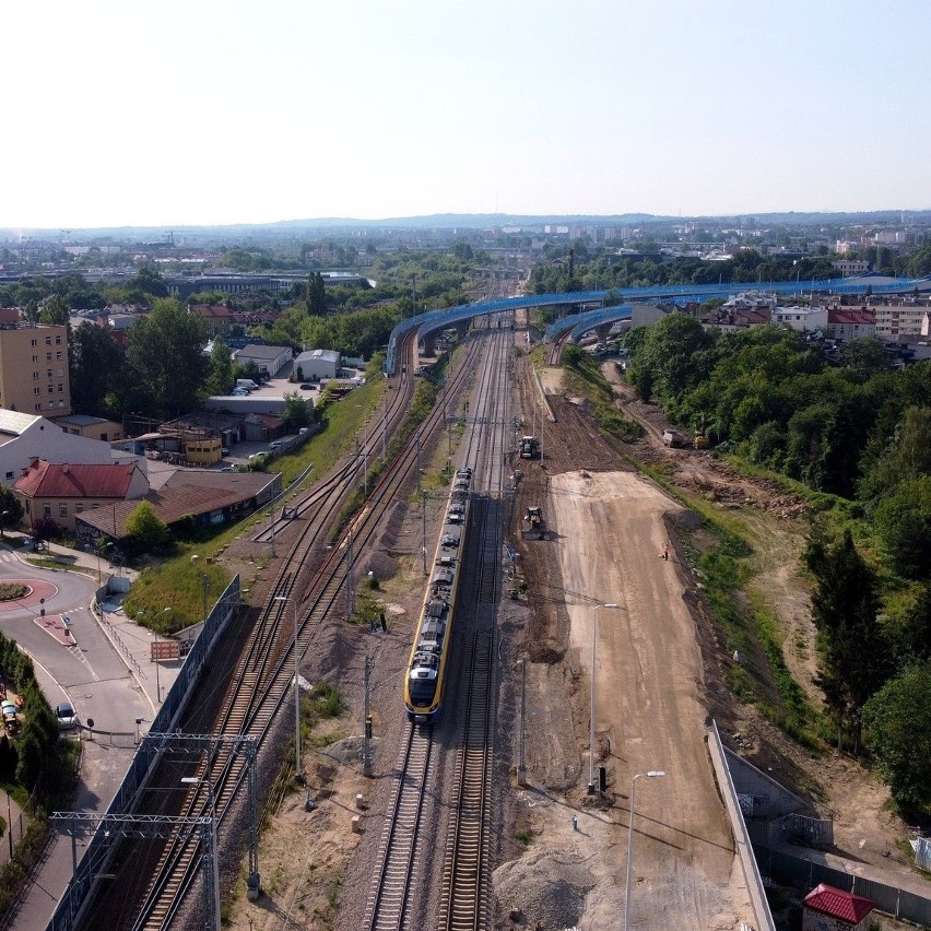 Kraków. Był słup... nie ma słupa. Trwa budowa mostów na Wiśle