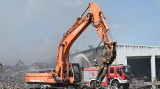 Potężny pożar na terenie sortowni śmieci w Promniku. Akcja dogaszania trwa już trzecią dobę 