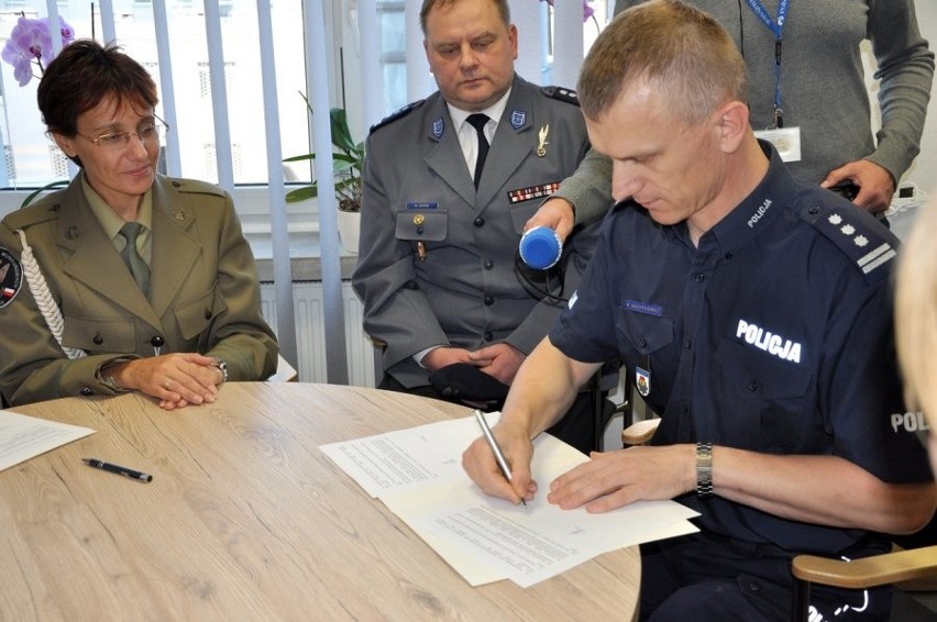 Białostocka policja podpisała porozumienie ze szkołami z...