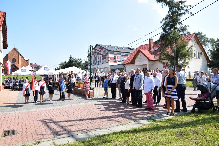 Żłobek, przedszkole i szkoła - w Modlniczce otwarto trzy nowe obiekty oświatowe 