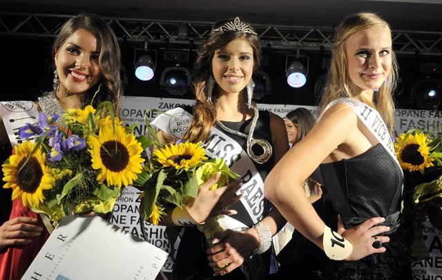 Anna Markowska (w środku) z Krakowa została Miss Polonia Małopolski 2012.