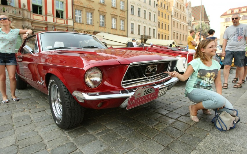 Motoclassic 2015 - zlot starych aut - pokazy na wrocławskim...