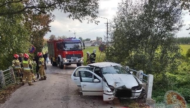 Kierujący fiatem stilo uderzył w bariery mostu, później...