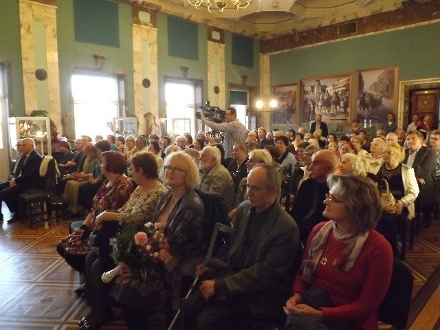 Kto to taki? Świętokrzyskie korzeniaki! Niesamowite spotkanie w Wojewódzkim Domu Kultury!