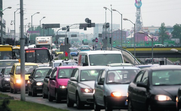 Korek w centrum Katowic. Na wyjeżdzie z tunelu zderzyły się...