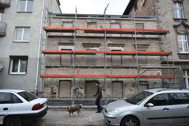 Po interwencji miejskiego konserwatora i społecznych opiekunów zabytków prace przy Reja zostały wstrzymane