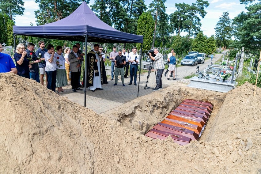 Zabłudów. Na cmentarzu w Zabłudowie odbył się pochówek 12 żołnierzy Wojska Polskiego. Zginęli podczas kampanii wrześniowej