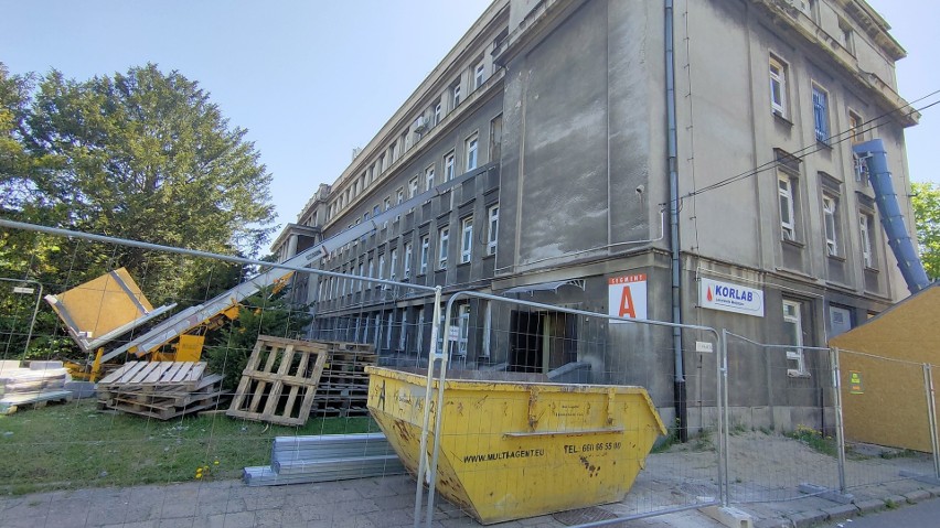 Trwa termomodernizacja i remont szpitala w Czeladzi. W ich...