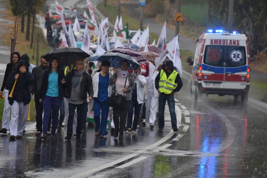 Pracownicy rybnickiego szpitala wyszli na ulice