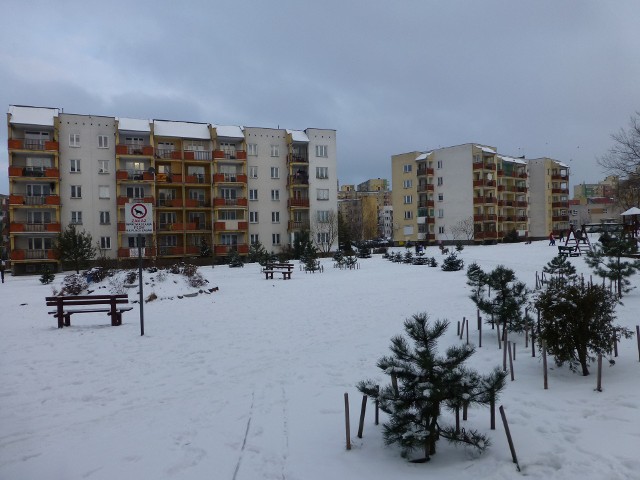Bloki mieszkalne w BiałymstokuNajkrótszy czas sprzedaży mieszkania odnotowuje się w Lublinie, Białymstoku, Kielcach i Koszalinie. W miastach tych nie przekracza on dwóch miesięcy. Podczas gdy w Sopocie wynosi on prawie pół roku.