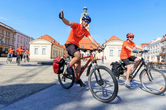 Na mecie czekało rowerzystów zwiedzenie muzeum w Turośni Kościelnej oraz uroczystość zasadzenia pamiątkowego dębu im. Wiktora Wołkowa