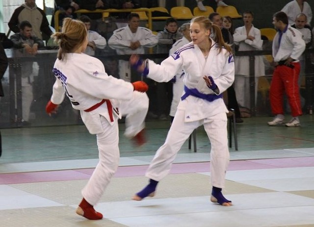 W MP w Gorzowie Wlkp. Aleksandra Dopierała (z prawej) wygrała młodzieżową kategorię do 55 kg. Z juniorskich MŚ w Atenach wraca ze srebrem w wadze do 57 kg.