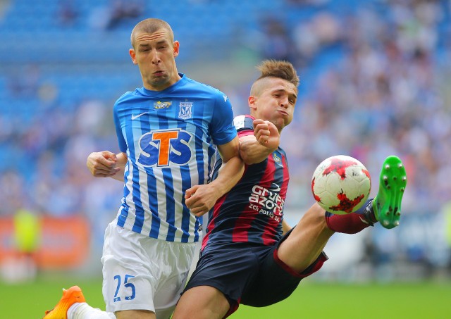 Paweł Tomczyk (z lewej) został na sezon wypożyczony do pierwszoligowego Podbeskidzia Bielsko-Biała