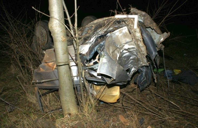 Tragiczny wypadek na trasie Szczyty Nowodwory - Krzywa. 17-latek zginął na miejscu (zdjęcia)