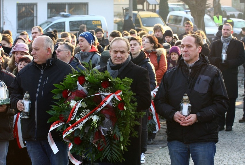 Pracownicy Stoczni Gdańskiej SA oraz uczniowie gdańskich...