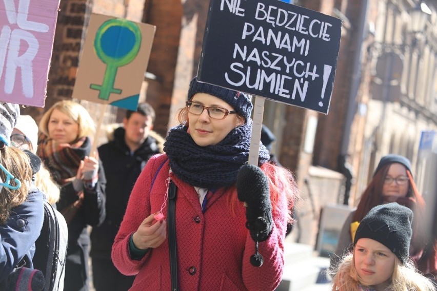 Toruń dołączył do Ogólnopolskiego Strajku Kobiet. W...